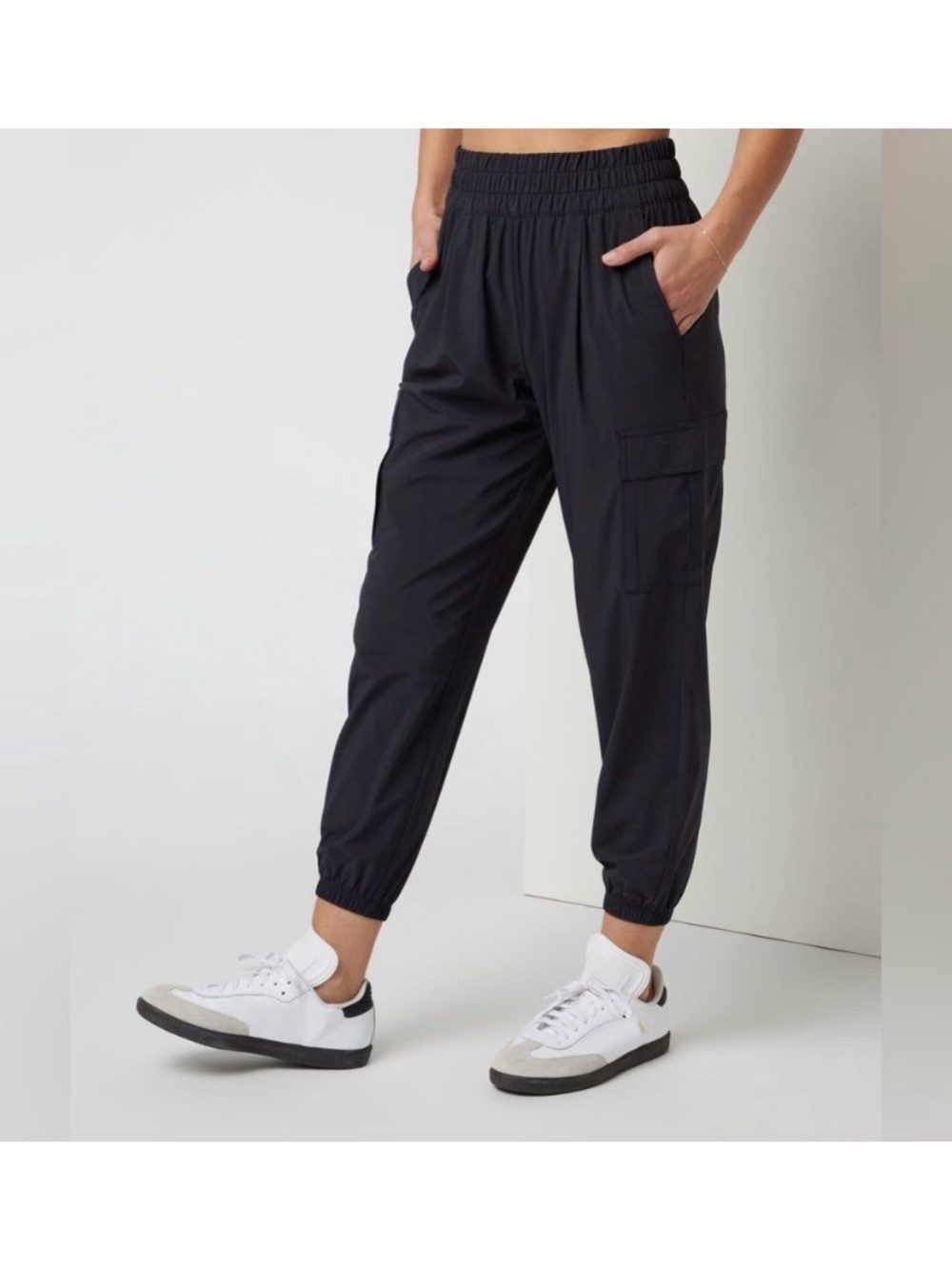 NWOT Vuori Villa Cargo Jogger Size L Black